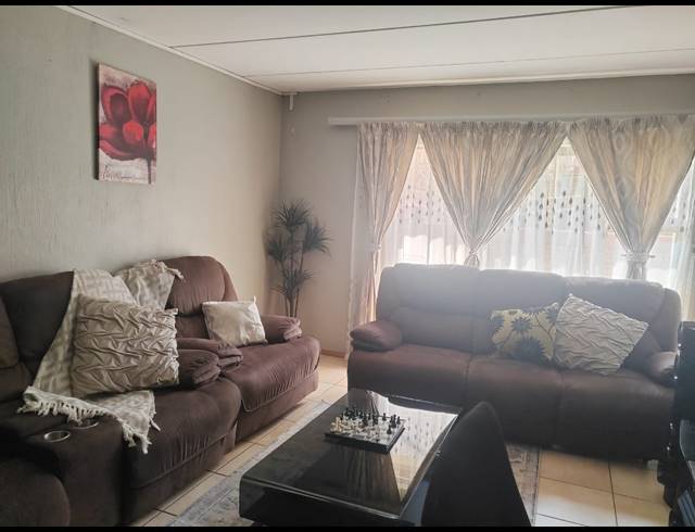 2 BEDROOM TOWNHOUSE TO LET IN DALPARK EXT 11
